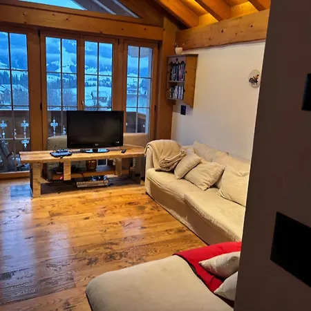 Charming Chalet, Heart Of Village Apartment